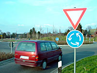 Vorfahrt gew&auml;hren und Kreisverkehr