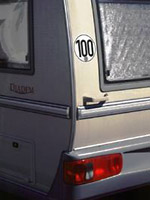 Anh&auml;nger mit Tempo 100