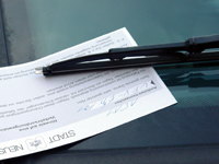 Kn&ouml;llchen unter dem Scheibenwischer