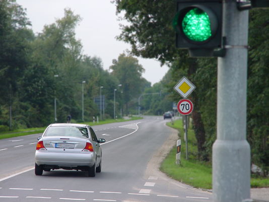 Vorfahrstra&szlig;enschild erst nach der Kreuzung